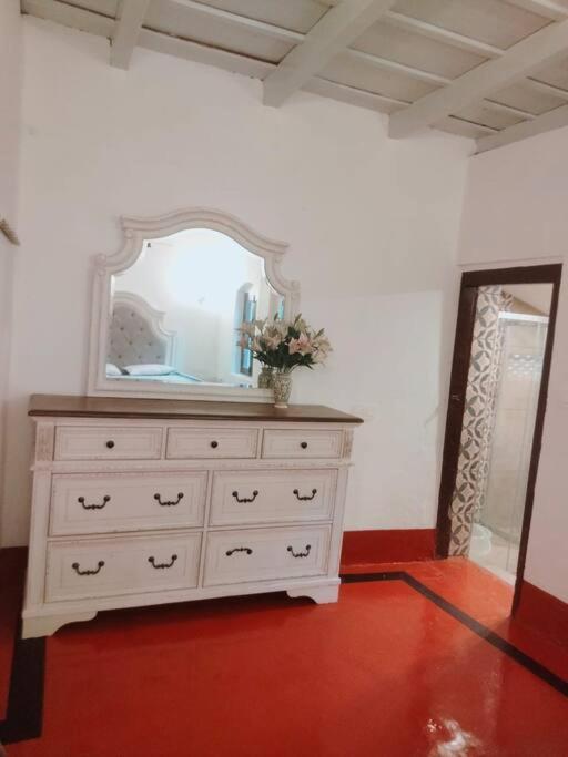 מדיקרי A Quaint Cottage With Rajah'S Seat View. מראה חיצוני תמונה