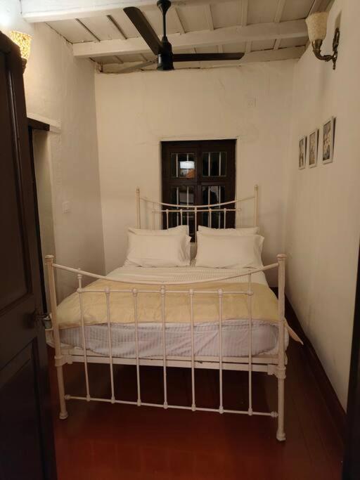 מדיקרי A Quaint Cottage With Rajah'S Seat View. מראה חיצוני תמונה