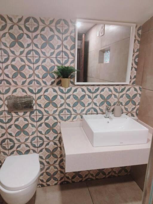 מדיקרי A Quaint Cottage With Rajah'S Seat View. מראה חיצוני תמונה