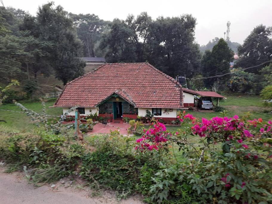 מדיקרי A Quaint Cottage With Rajah'S Seat View. מראה חיצוני תמונה